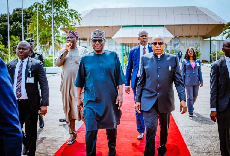 G46i2TIWYAAwDVh-768x521