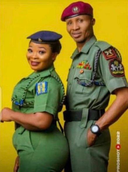 15357017_armycouple2_jpegf6508db06411a6aed68f5f811d573b95