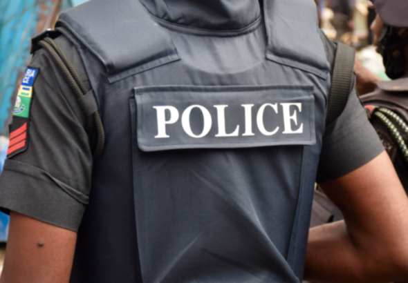 NIGERIAN-POLICE-WITH-RIFLE_