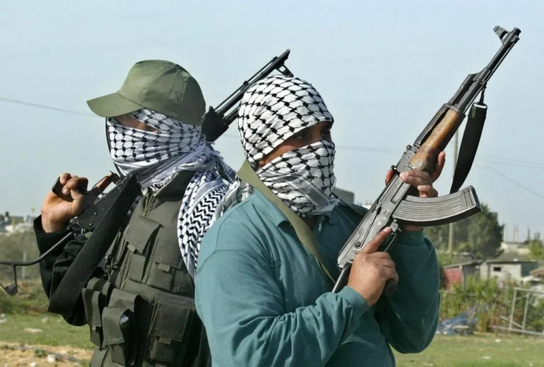 gunmen-e1424907990566-1-1024x691.jpg-3-3-768x518