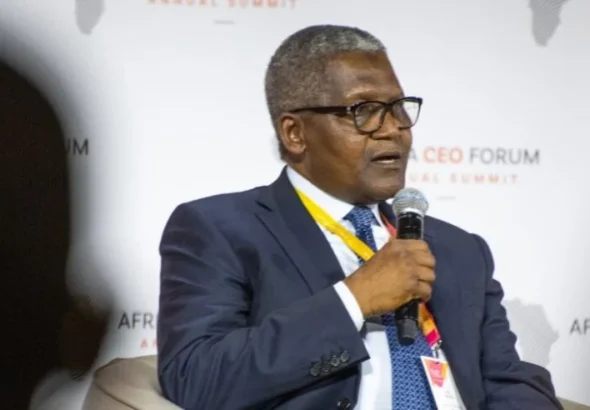 Dangote-Aliko-in-suit-holding-mic-alone